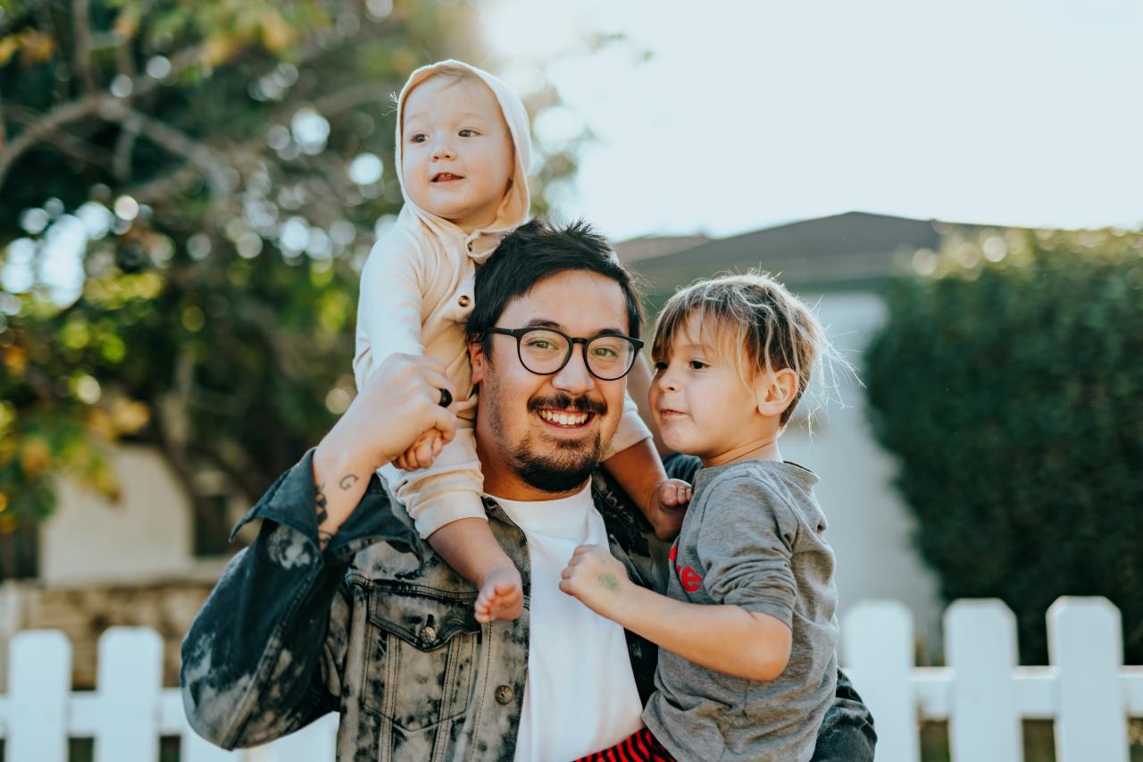 Man with 2 children